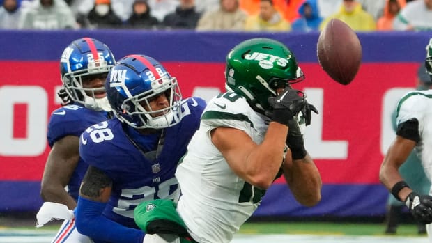 Jets' WR Allen Lazard drops a potential catch against the Giants